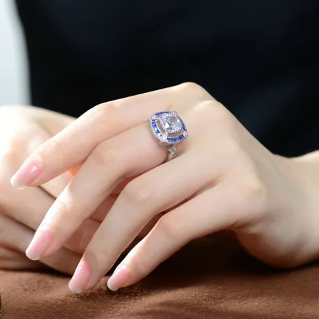 Bague moderne en argent sterling plaqué or blanc avec baguette et zircone cubique colorée ronde