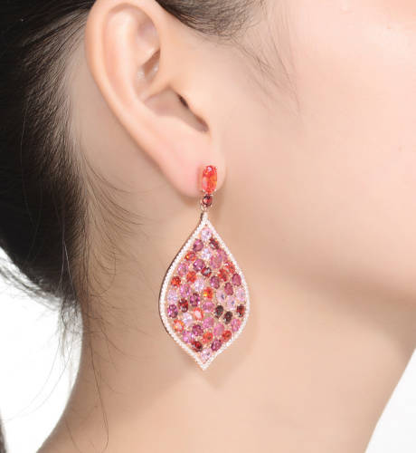 Genevive Boucles d'oreilles pendantes en argent sterling plaqué or rose 18 carats avec oxyde de zirconium rouge rubis