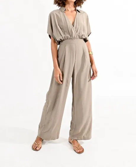 MOLLY BRACKEN - Chic Collar Jumpsuit