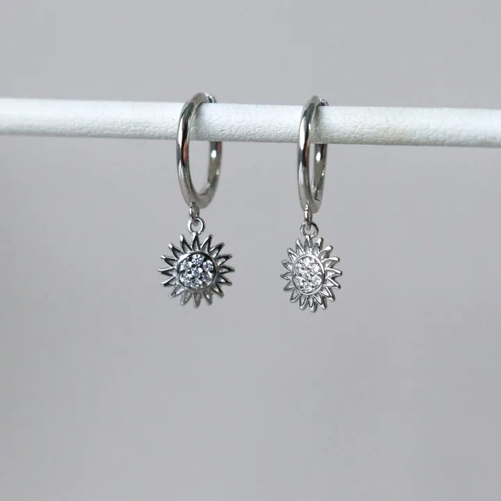 Horace Jewelry - Hoop earrings with a sunflower and zirconia charm Toura