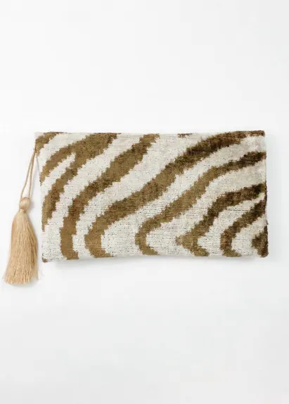 WOLF & WILLA - Medium Envelope Silk Velvet Clutch