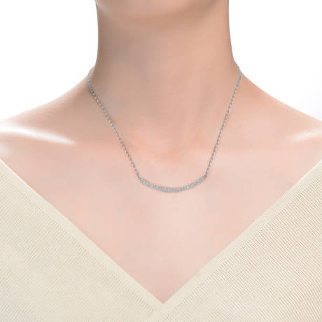 Collier incurvé en argent sterling avec zircone cubique transparente