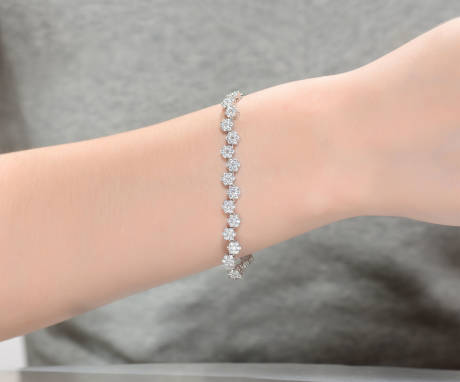 Genevive Sterling Silver White Gold Plated with Clear Round Cubic Zirconia Cluster Flower Link Bracelet