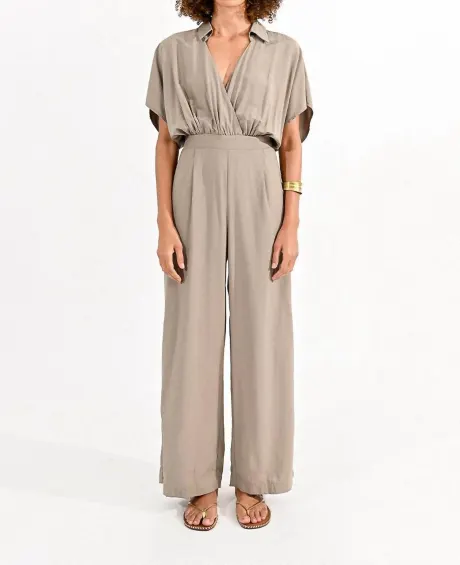 MOLLY BRACKEN - Chic Collar Jumpsuit