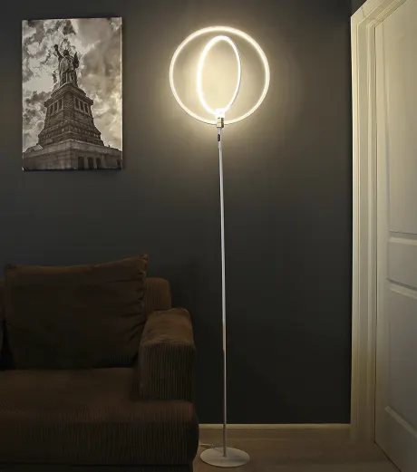 Lampe torchère sur pied à del avec anneaux réglables eclipse, argent