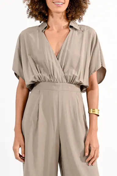 MOLLY BRACKEN - Chic Collar Jumpsuit