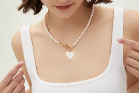 Classicharms-Esmée Glaze Heart Pendant Pearl Necklace