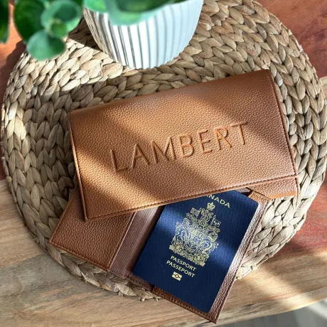 Lambert - Le Atlas - Étui à passeport en cuir vegan oyster