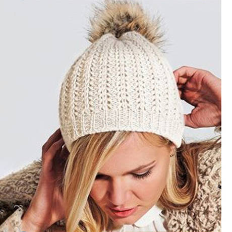 Beechfield - Ladies/Womens Faux Fur Pom Pom Winter Beanie