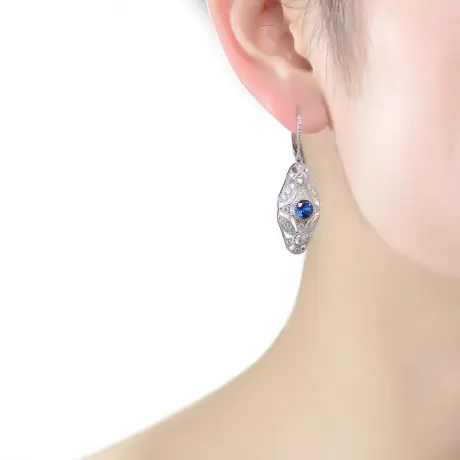 Genevive Boucles d'oreilles dormeuses en argent sterling plaqué or blanc avec couronne de zircons cubiques colorés