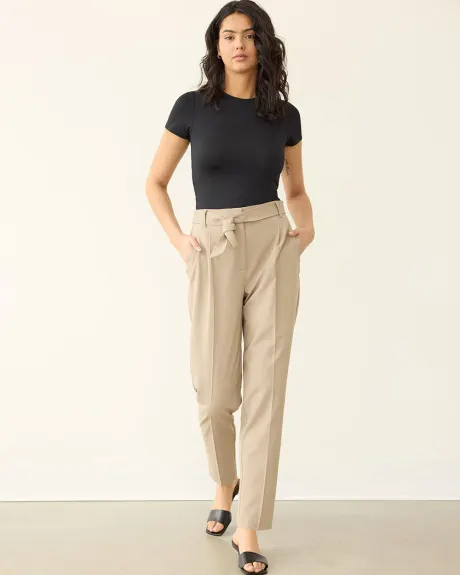 Pantalon à jambe fuselée et taille haute avec ceinture - L'Intemporelle