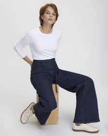 Pantalon en denim à jambe large et taille haute avec ceinture