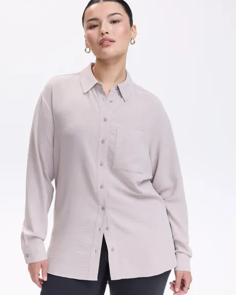 Blouse boutonnée à manches longues avec poche à la poitrine