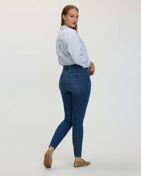 Skinny-Leg High-Rise Jean - The Signature (R) - Curvy Fit