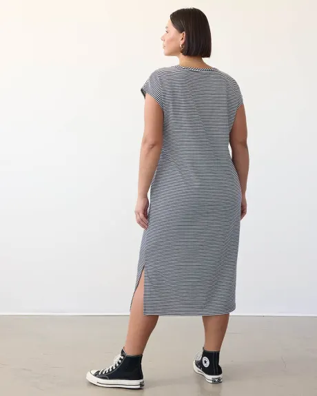 Extended-Sleeve Crew-Neck Midi Dress