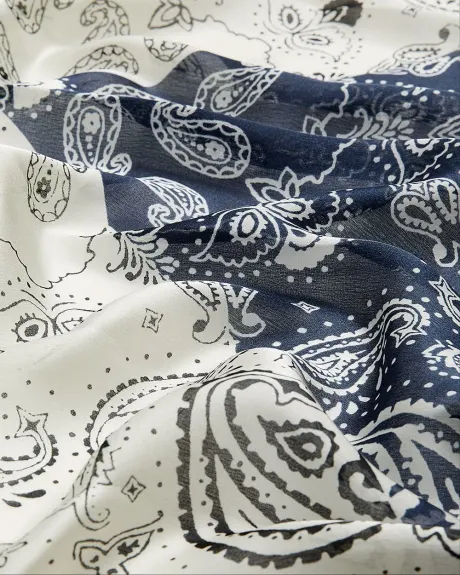 Foulard carré à motif paisley