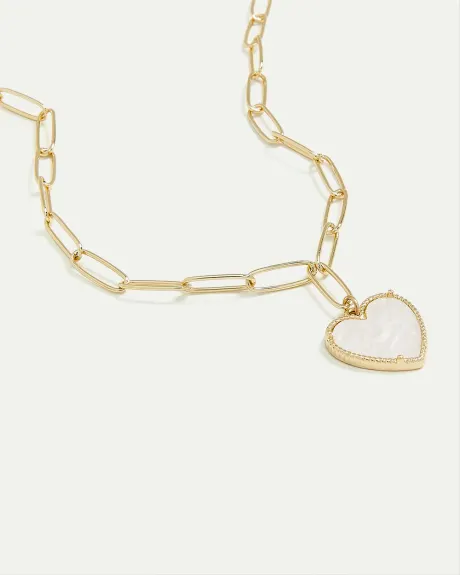 Collier court à pendentif en coeur