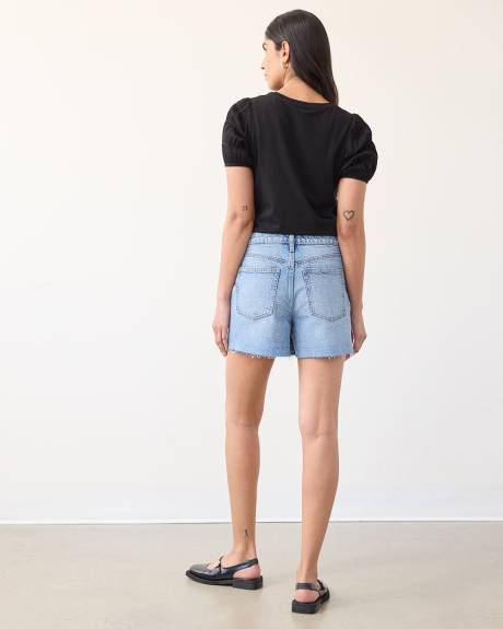 Short Mom en denim avec ourlet effiloché