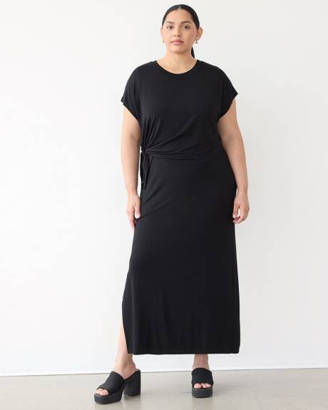 Robe midi à manches très courtes et col rond avec détail noué