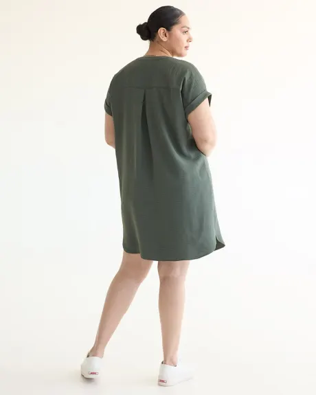 Short-Sleeve Loose Dress with Split Neckline