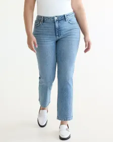 Straight-Leg Mid-Rise Jean - The Classic - Curvy Fit