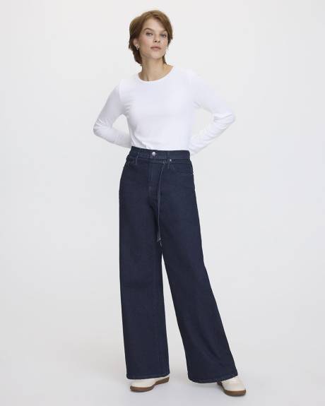 Pantalon en denim à jambe large et taille haute avec ceinture