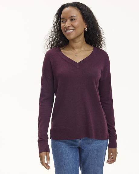 Long-Sleeve V-Neck Sweater - R Essentials