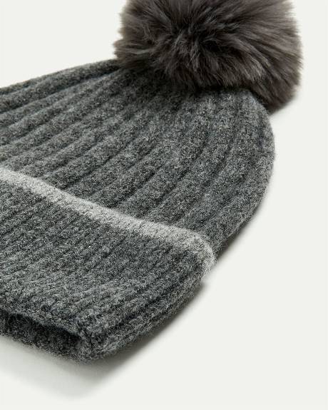 Ribbed Beanie with Pompom