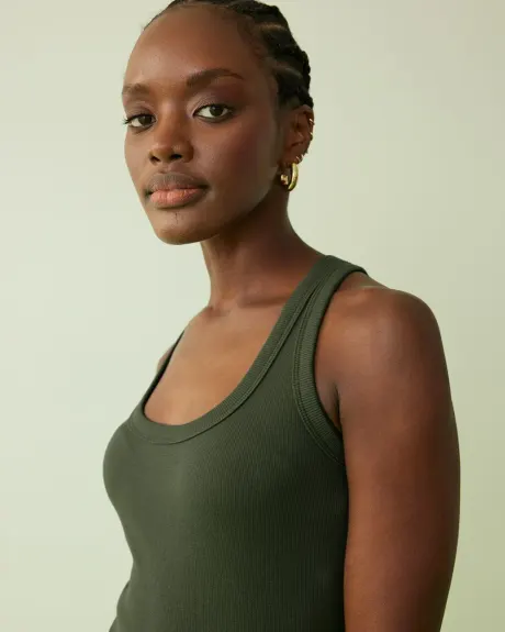 Camisole côtelée à encolure dégagée