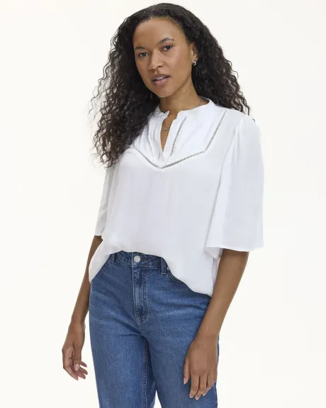 Blouse ample à manches courtes avec nervures et détails brodés