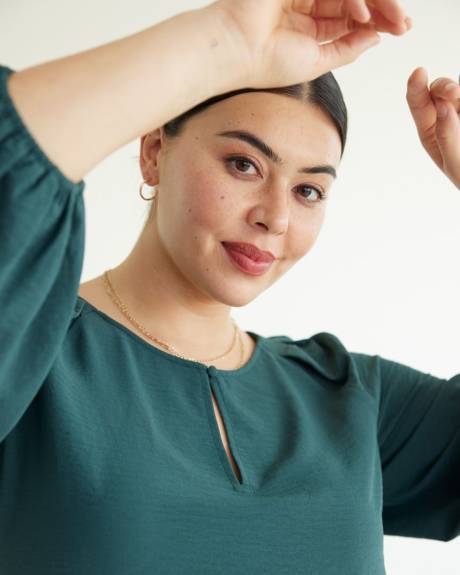 Blouse à manches longues et encolure dégagée