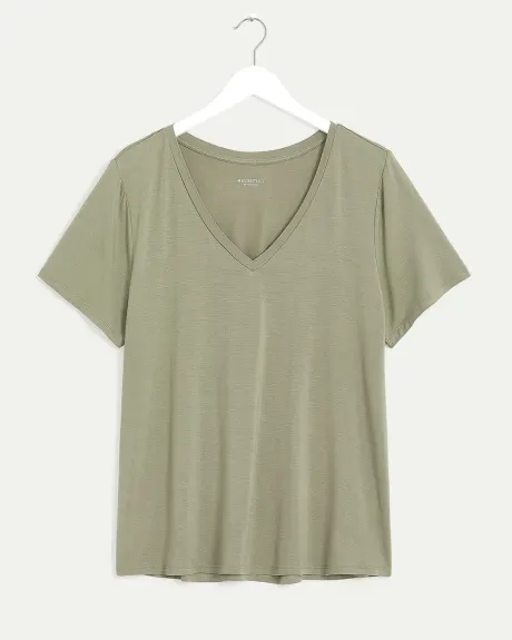 Short-Sleeve V-Neck Tee, R Essentials