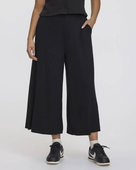 Stretch Pull-On Gaucho Pants