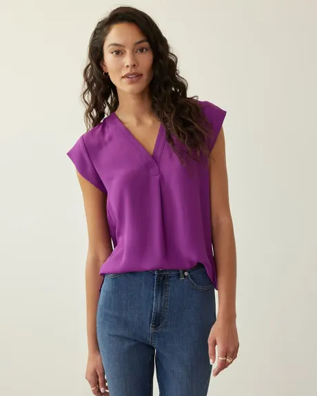 Cap-Sleeve Blouse with V Neckline, R Essentials