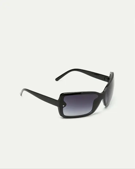 Sunglasses with Curved Lenses