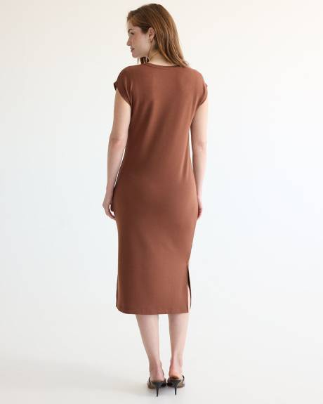 Extended-Sleeve Crew-Neck Midi Dress