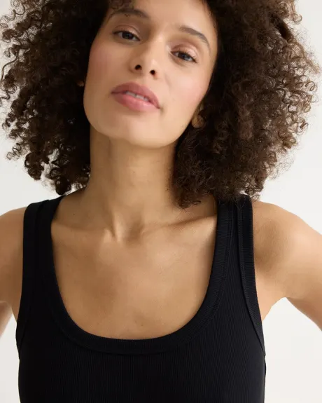 Camisole côtelée à encolure dégagée