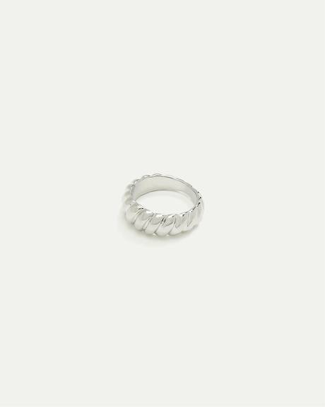 Ridged Ring