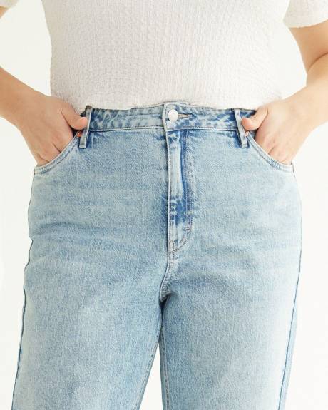 Jean à jambe fuselée et taille haute - Le Mom Jeans - Petite