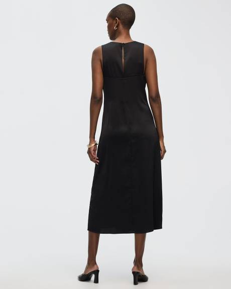 Robe midi satinée sans manches à col rond