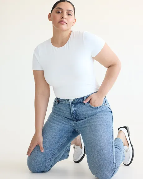 Straight-Leg Mid-Rise Jean - Curvy Fit