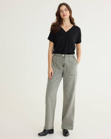 Pantalon à taille mi-haute et jambe droite avec grandes poches - Petite