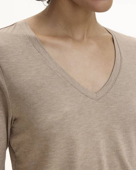 Long-Sleeve V-Neck Tee - R Essentials