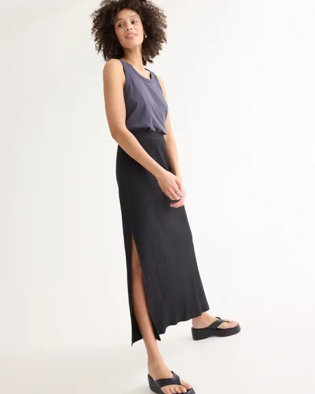 Pull-On Ribbed Maxi Skirt with Side Slit