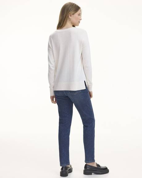 Long-Sleeve V-Neck Sweater - R Essentials