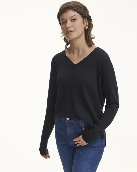 Long-Sleeve V-Neck Sweater - R Essentials