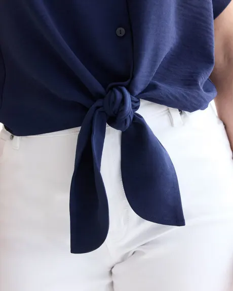 Blouse boutonnée à manches courtes à nouer à la taille