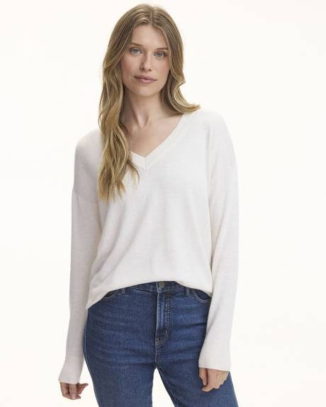 Long-Sleeve V-Neck Sweater - R Essentials