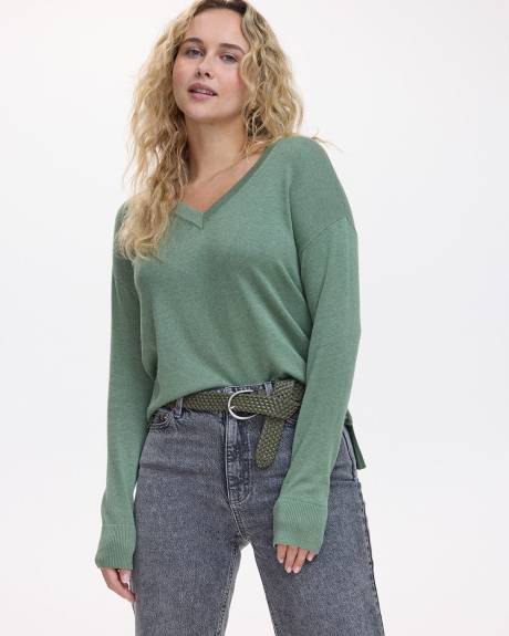 Long-Sleeve V-Neck Sweater - R Essentials