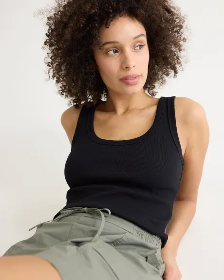 Camisole côtelée à encolure dégagée